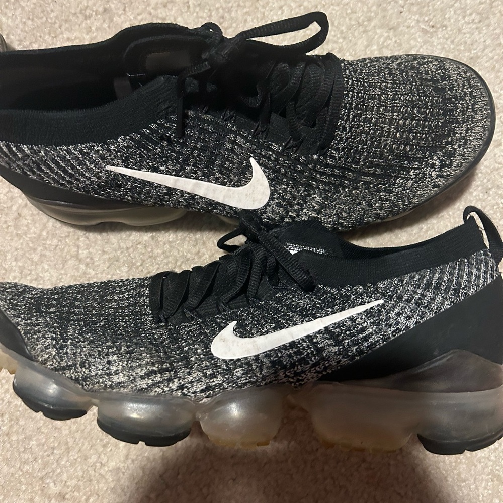 Men’s black Nike vapor max